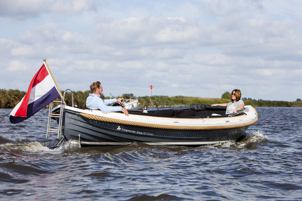 Mieten Sie eine Schaluppe und segeln Sie in Friesland